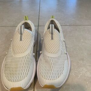 Sorel tennis shoes size 8